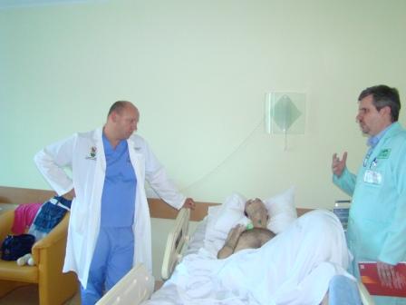 С. Расказов консультирует пациентов Инсультного центра универсальной клиники «Оберіг»