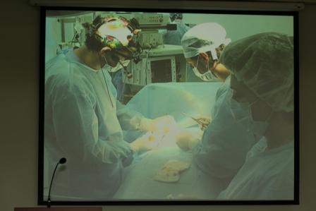 Трансляція з операційної клініки «Оберіг», де вперше в СНД була проведена операція з використанням пристрою Google Glass.